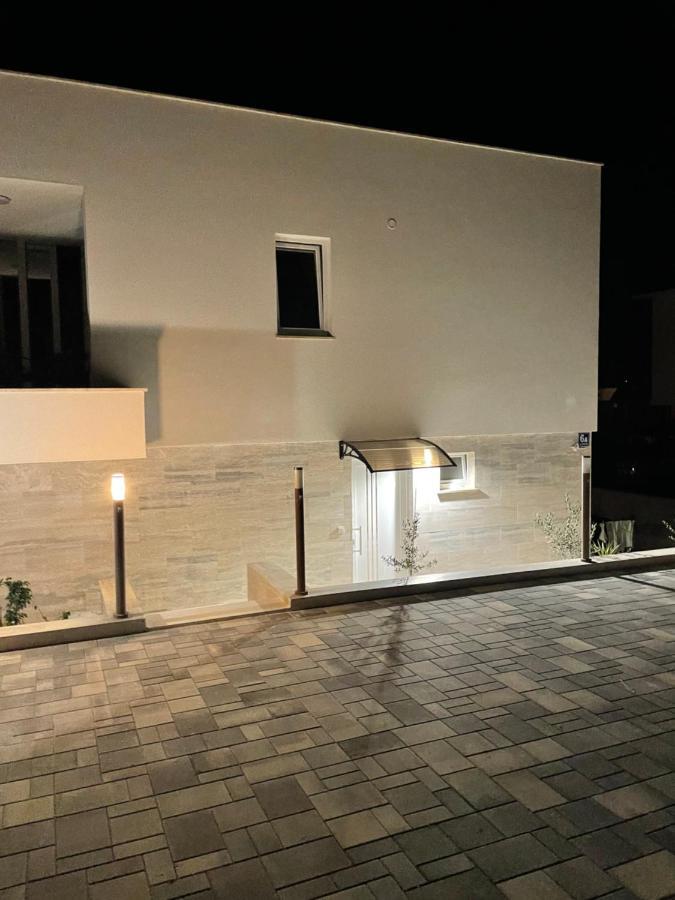 Apartment Regina Rex With Swimming Pool Jezera
