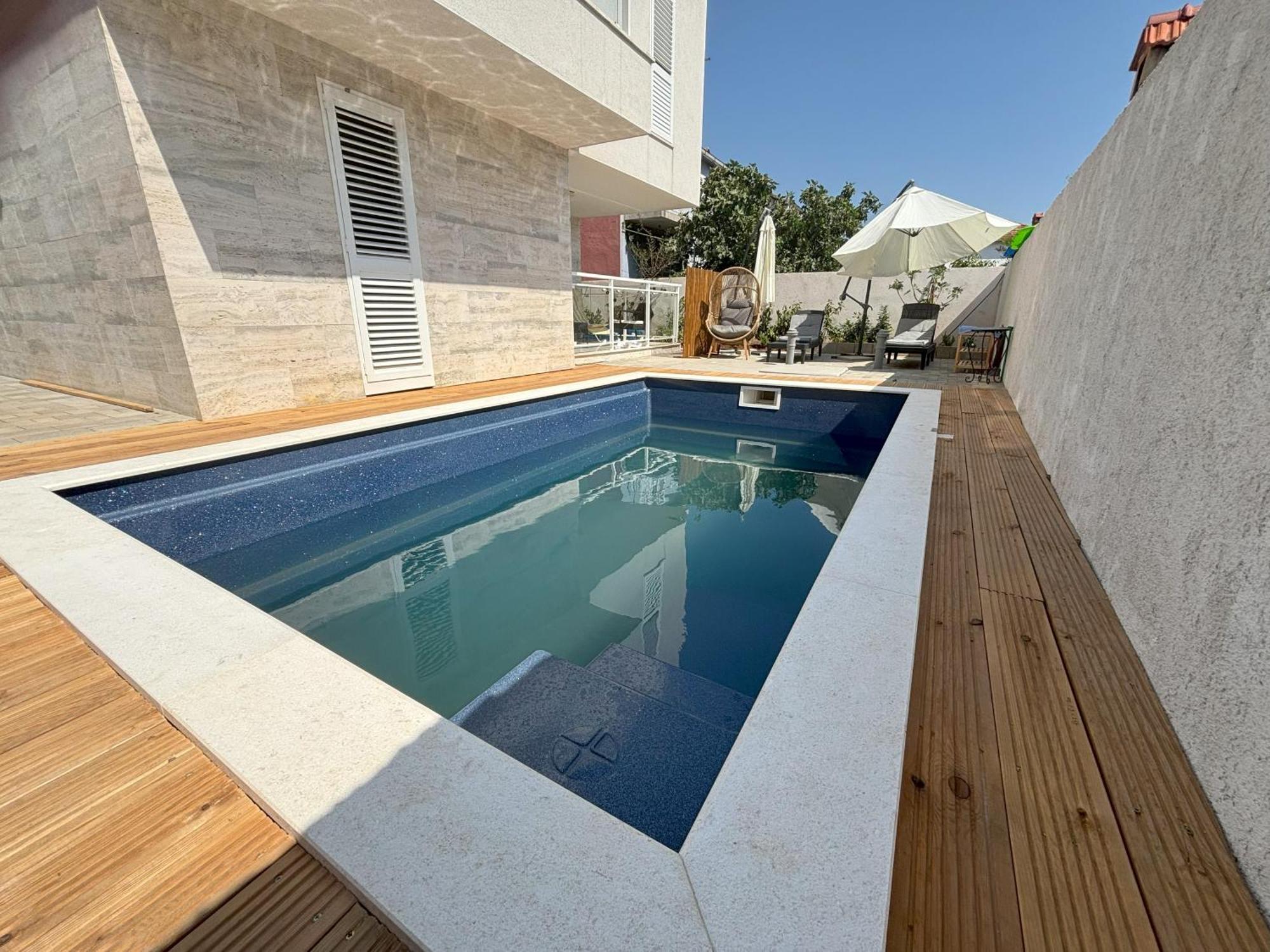 Regina Rex With Swimming Pool *