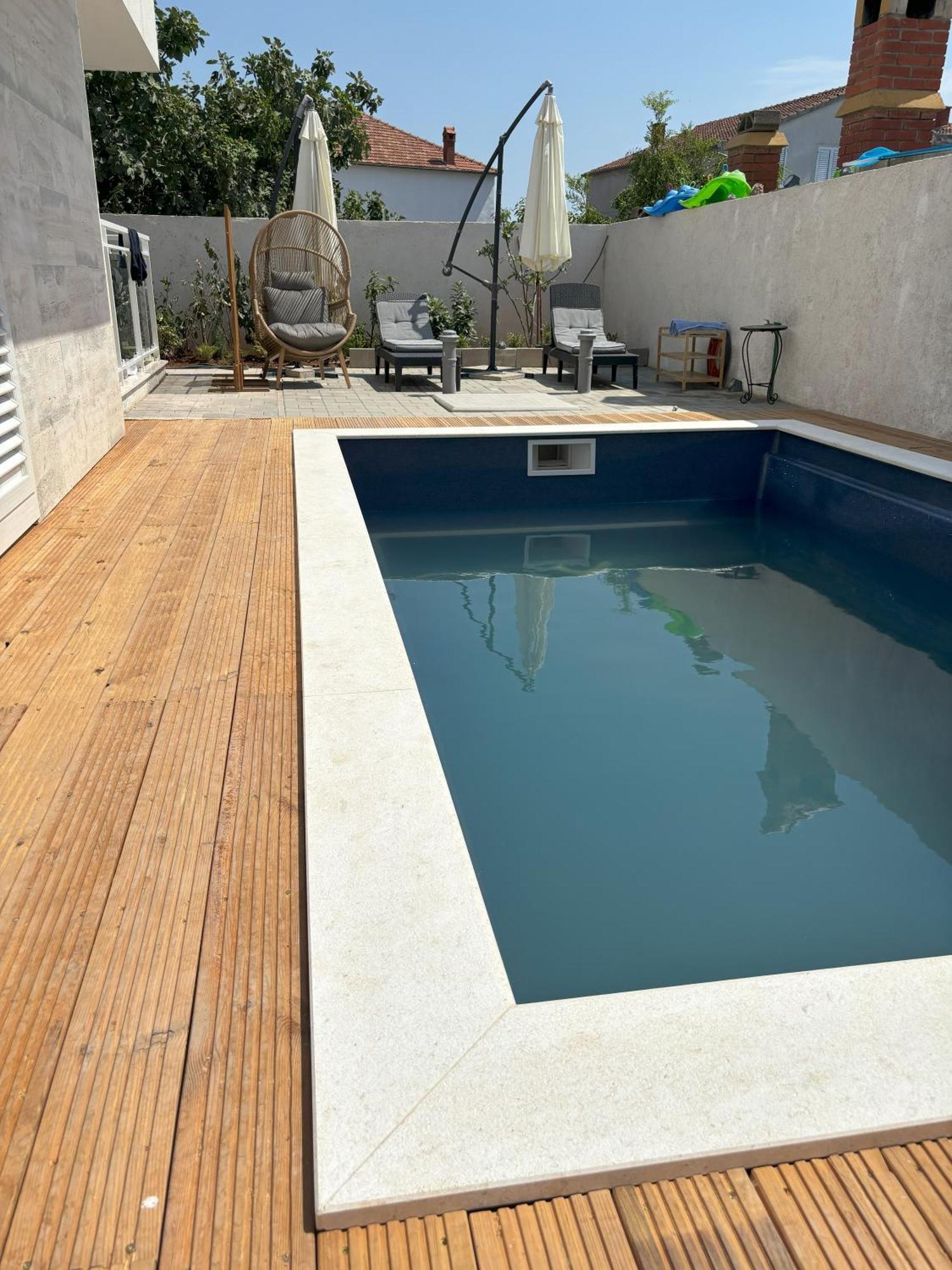 Regina Rex With Swimming Pool